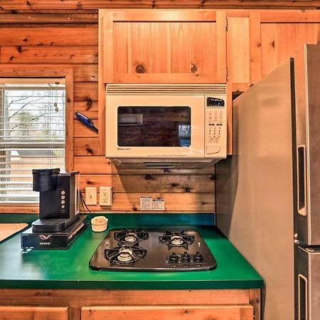 Charming New Bern Log Cabin - Pets Welcome! Exterior photo