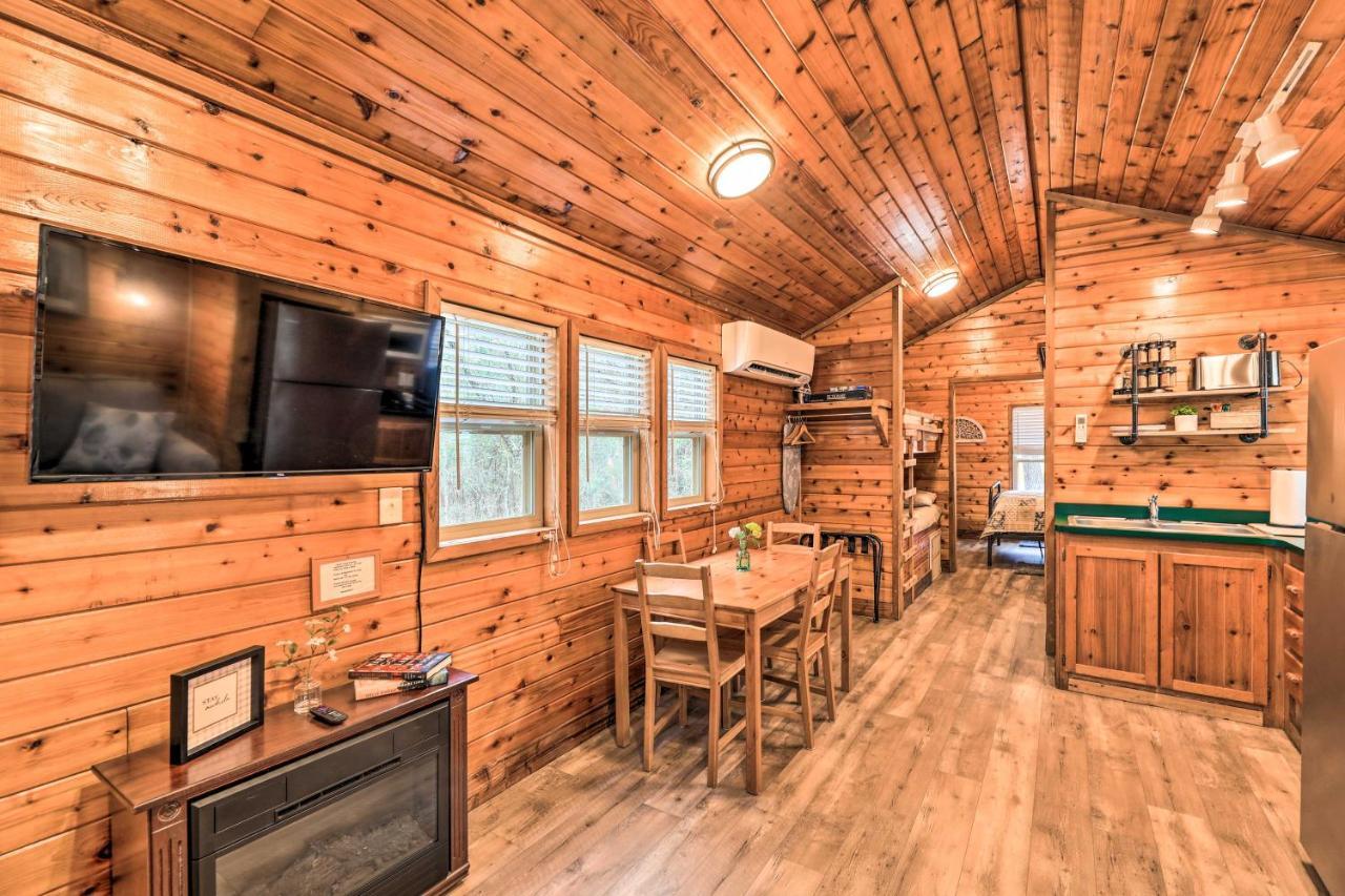 Charming New Bern Log Cabin - Pets Welcome! Exterior photo