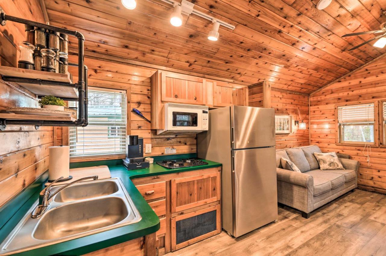 Charming New Bern Log Cabin - Pets Welcome! Exterior photo