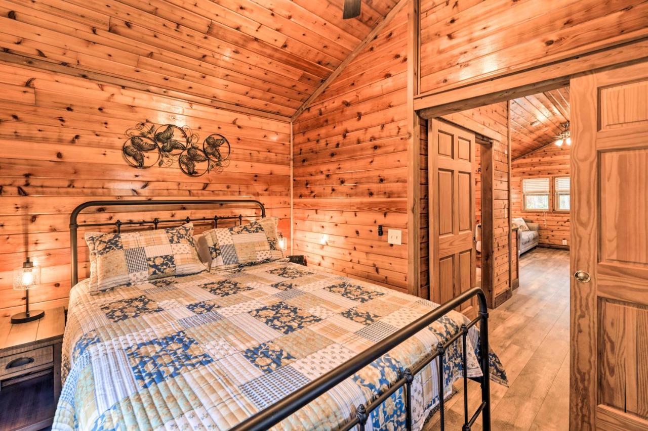 Charming New Bern Log Cabin - Pets Welcome! Exterior photo